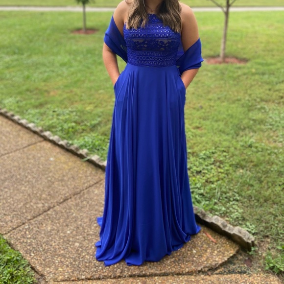 Prom dress from David’s bridal. It’s in perfect condition and it has pockets. - Picture 1 of 10